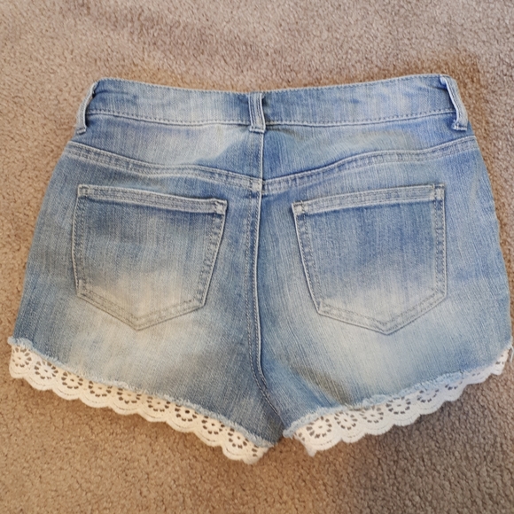 Shorts - Picture 2 of 3